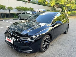 2023 Volkswagen Golf VIII, чёрный, 2550000 рублей, вид 2