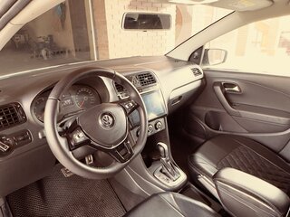 2020 Volkswagen Polo V Рестайлинг, белый, 880000 рублей, вид 4