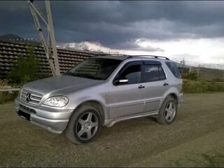 1999 Mercedes-Benz M-Класс 320 I (W163), серебристый, 690000 рублей, вид 1