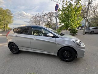 2011 Hyundai Solaris I, серебристый, 650000 рублей, вид 3