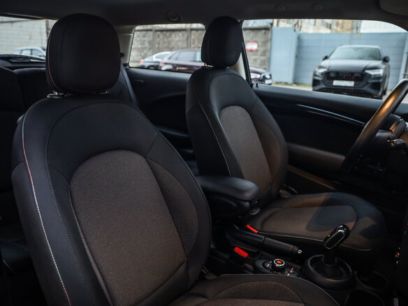 2019 Mini Hatch Cooper III (F55/F56) Рестайлинг, чёрный, 2263777 рублей - вид 22