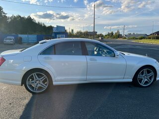 2010 Mercedes-Benz S-Класс 500 V (W221) Рестайлинг, белый, 2600000 рублей, вид 4