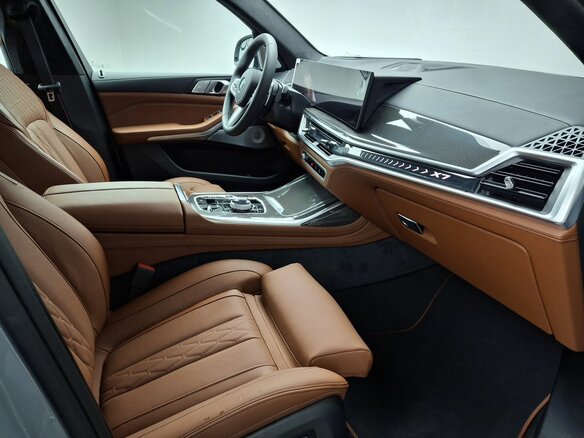 2026 BMW X7 40d I (G07) Рестайлинг, серый - вид 4