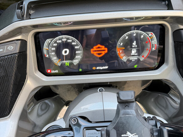 2024 Harley-Davidson CVO Road Glide, серебристый, 4535000 рублей - вид 12