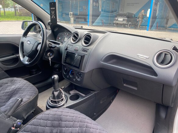 2007 Ford Fiesta Mk5, белый, 400000 рублей - вид 9