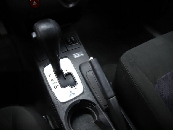 2004 Mitsubishi Outlander I, красный, 430000 рублей - вид 12