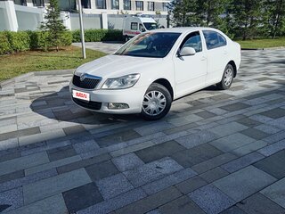 2013 Skoda Octavia II (A5) Рестайлинг, белый, 750000 рублей, вид 1