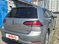 2018 Volkswagen Golf VII Рестайлинг, серебристый, 1700000 рублей - вид 3