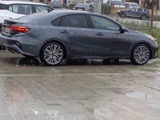 2022 Kia Forte III Рестайлинг, серый, 1400000 рублей, вид 2