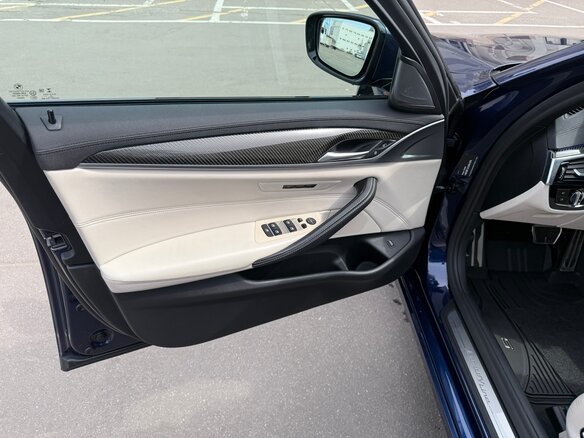 2019 BMW 5 серии 540i xDrive VII (G30/G31/G38), синий, 4520000 рублей - вид 11