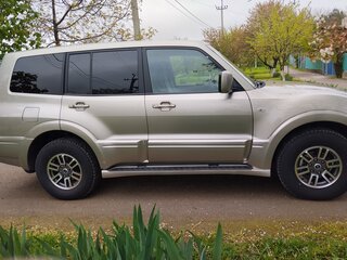 2004 Mitsubishi Pajero III Рестайлинг, бежевый, 1200000 рублей, вид 3