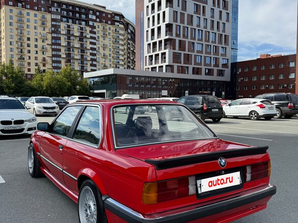 1984 BMW 3 серии 320i II (E30), красный, 1800000 рублей - вид 3