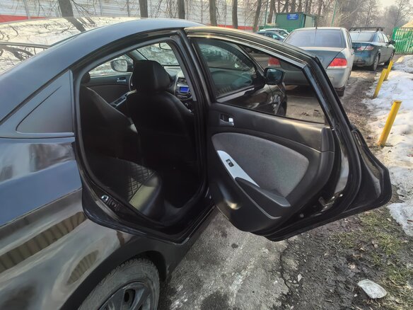 2014 Hyundai Solaris I, чёрный, 720000 рублей - вид 9