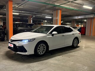 2022 Toyota Camry VIII (XV70) Рестайлинг, красный, 2800000 рублей, вид 4