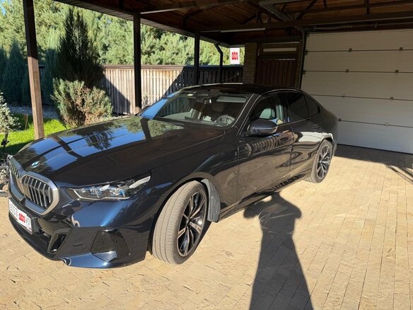 2026 BMW 5 серии 530i xDrive VIII (G60/G61/G68), синий, 9200000 рублей - вид 2