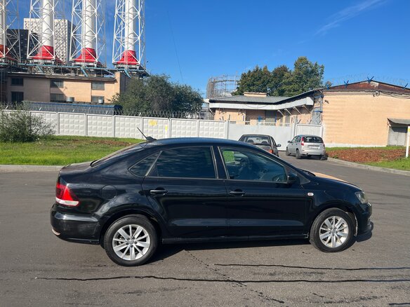 2017 Volkswagen Polo V Рестайлинг, чёрный, 990000 рублей - вид 5