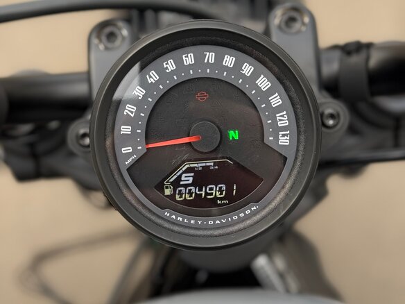 2024 Harley-Davidson Nightster, серебристый, 1150000 рублей - вид 16