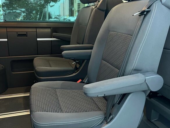 2010 Volkswagen Multivan T5 Рестайлинг, серебристый, 2600000 рублей - вид 6