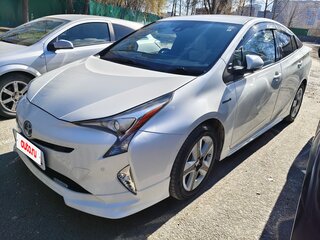 2016 Toyota Prius IV (XW50), белый, 1670000 рублей, вид 2