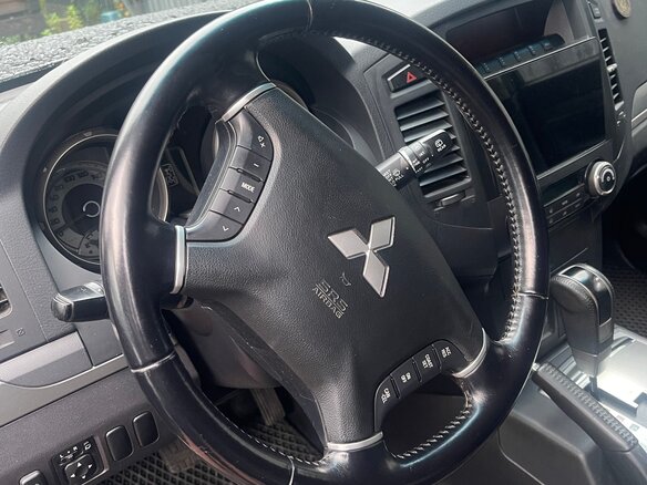 2010 Mitsubishi Pajero IV, чёрный - вид 2