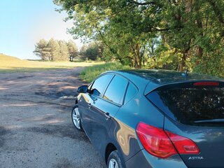 2014 Opel Astra J Рестайлинг, серый, 840000 рублей, вид 2
