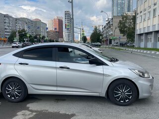 2012 Hyundai Solaris I, серебристый, 620000 рублей, вид 2