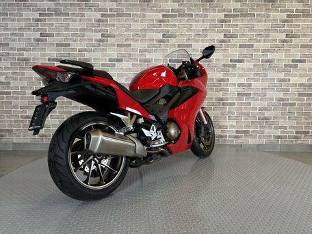 2018 Honda VFR 800, красный, 840000 рублей, вид 5