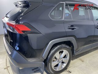 2021 Toyota RAV4 V (XA50), чёрный, 3540000 рублей, вид 3