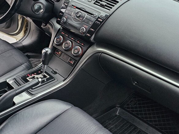 2011 Mazda 6 II (GH) Рестайлинг, белый, 990000 рублей - вид 7