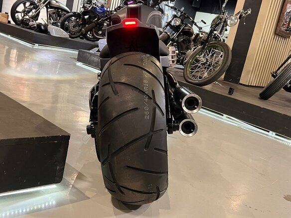 2024 Harley-Davidson Breakout, серый, 3000000 рублей - вид 4
