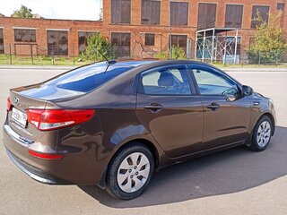 2017 Kia Rio III Рестайлинг, коричневый, 1150000 рублей, вид 2