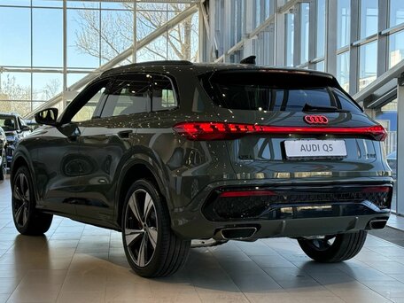 2026 Audi Q5 L III (GU), зелёный, 7540000 рублей, вид 4