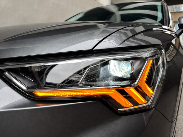 2022 Audi Q3 35 TFSI II (F3), серый, 2540000 рублей - вид 2