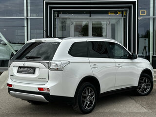 2014 Mitsubishi Outlander III, белый, 1130000 рублей, вид 4