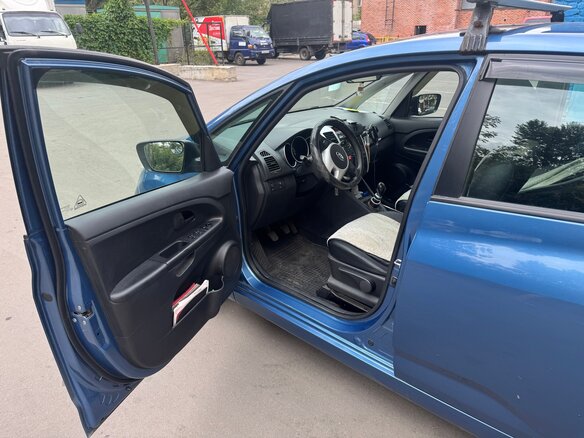 2014 Kia Venga 5-speed I, синий, 700000 рублей - вид 6