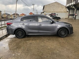2021 Kia Rio IV Рестайлинг, серый, 1480000 рублей, вид 2