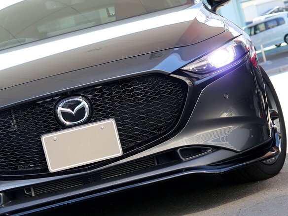 2022 Mazda 3 IV (BP), серебристый, 1209000 рублей - вид 2