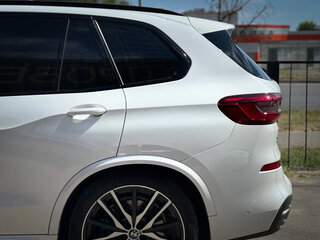2019 BMW X5 M50d IV (G05/G18), белый, 7850000 рублей, вид 5