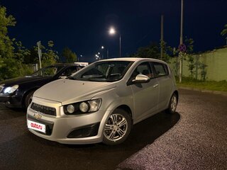 2013 Chevrolet Aveo II, серебристый, 650000 рублей, вид 1