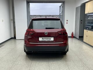 2020 Volkswagen Tiguan II Рестайлинг, красный, 2070000 рублей, вид 5