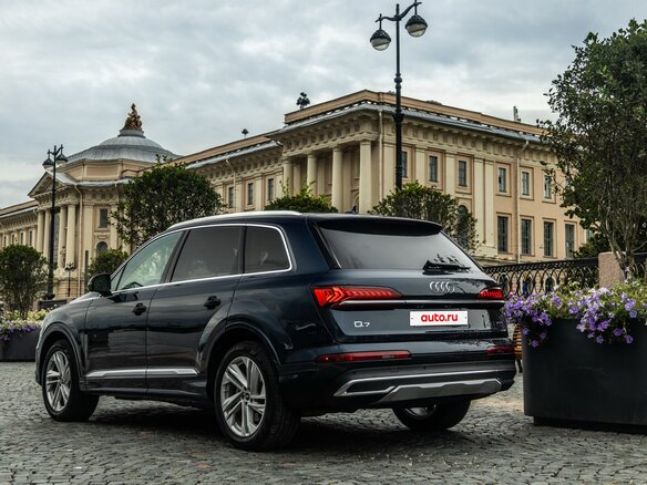 2023 Audi Q7 45 TFSI II (4M) Рестайлинг, синий, 7111111 рублей - вид 3