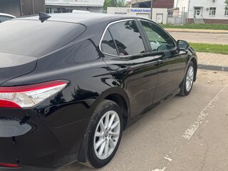 2021 Toyota Camry VIII (XV70) Рестайлинг, чёрный, 3400000 рублей, вид 4