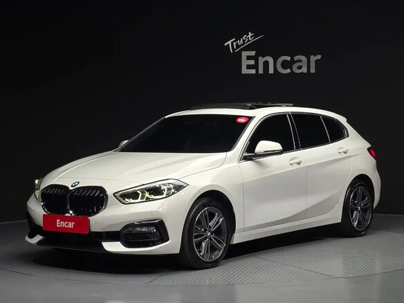 2020 BMW 1 серии 118d III (F40), белый, 2105000 рублей