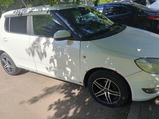 2012 Skoda Fabia II Рестайлинг, белый, 360000 рублей, вид 4