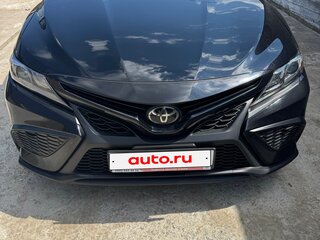 2022 Toyota Camry US Market VIII (XV70) Рестайлинг, чёрный, 3170000 рублей, вид 3