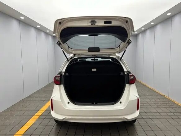 2022 Honda Fit IV Рестайлинг, белый, 1150003 рублей - вид 13