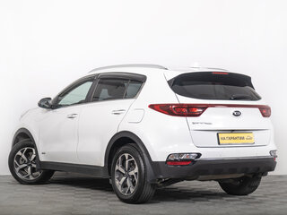 2020 Kia Sportage IV Рестайлинг, белый, 2239000 рублей, вид 5
