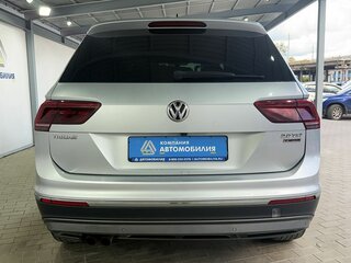 2017 Volkswagen Tiguan II, серебристый, 2150000 рублей, вид 4