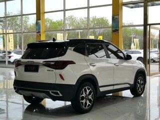 2022 Kia KX3, белый, 1800000 рублей, вид 3