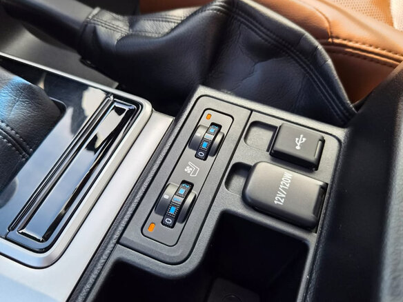 2022 Toyota Land Cruiser Prado 150 Series Рестайлинг 3, белый, 6350000 рублей - вид 25